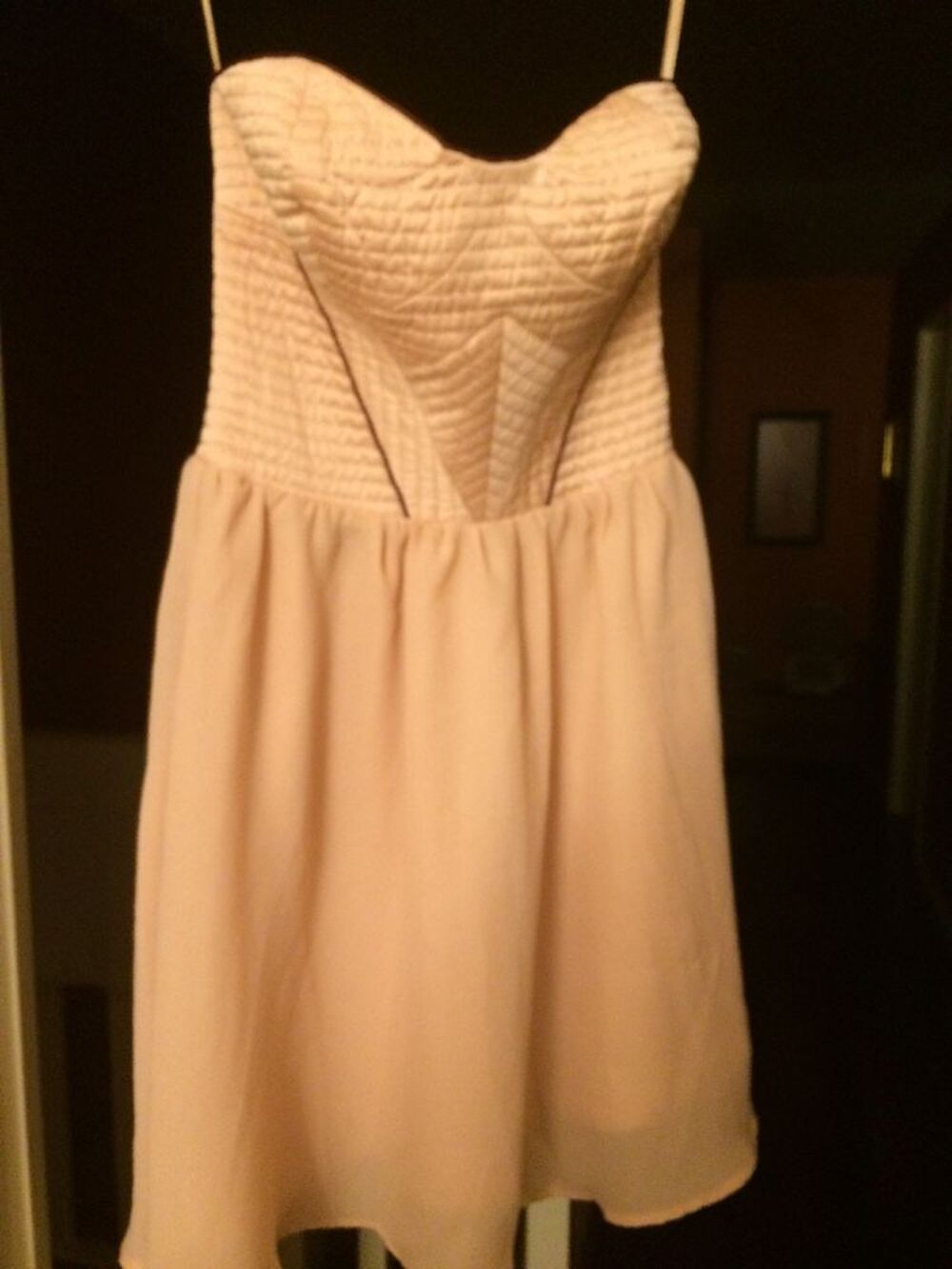 Magnifique robe du soir ou coktail BERSHKA neuve. Vtements