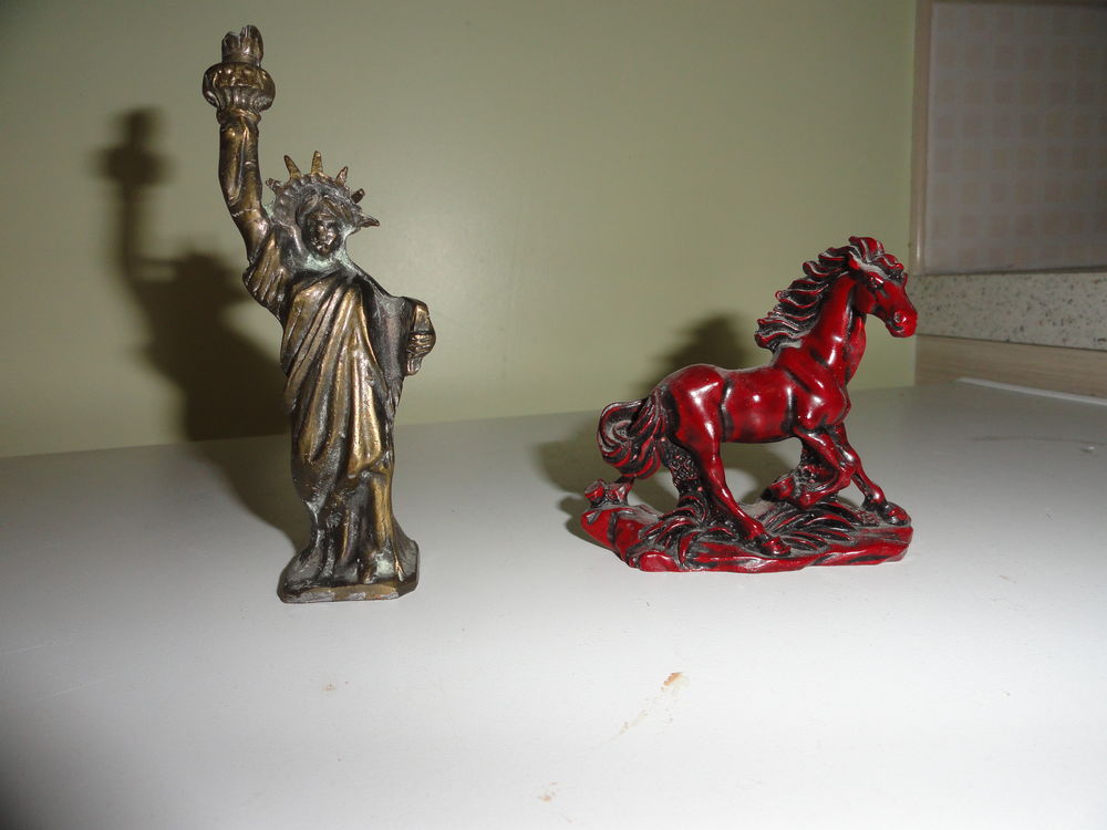 Statue liberte et cheval Décoration