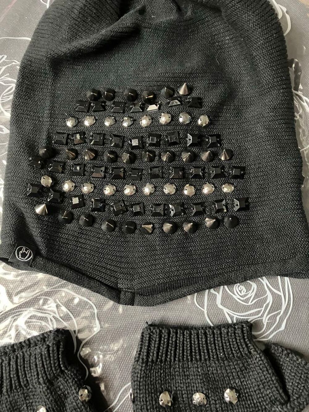 Lot mitaines + bonnet rock punk goth V�tements