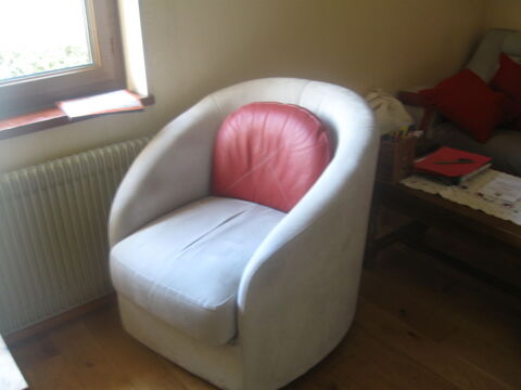 Canapé 2 places non convertible et deux fauteuils 1200 Lavilletertre (60)