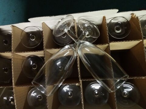 18 fl�tes a champagne 25 Paris 12 (75)