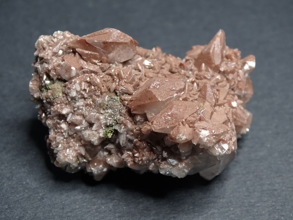 Calcite rouge avec Chalcopyrite Mexique 56gr 49 x 39 x 32 mm 