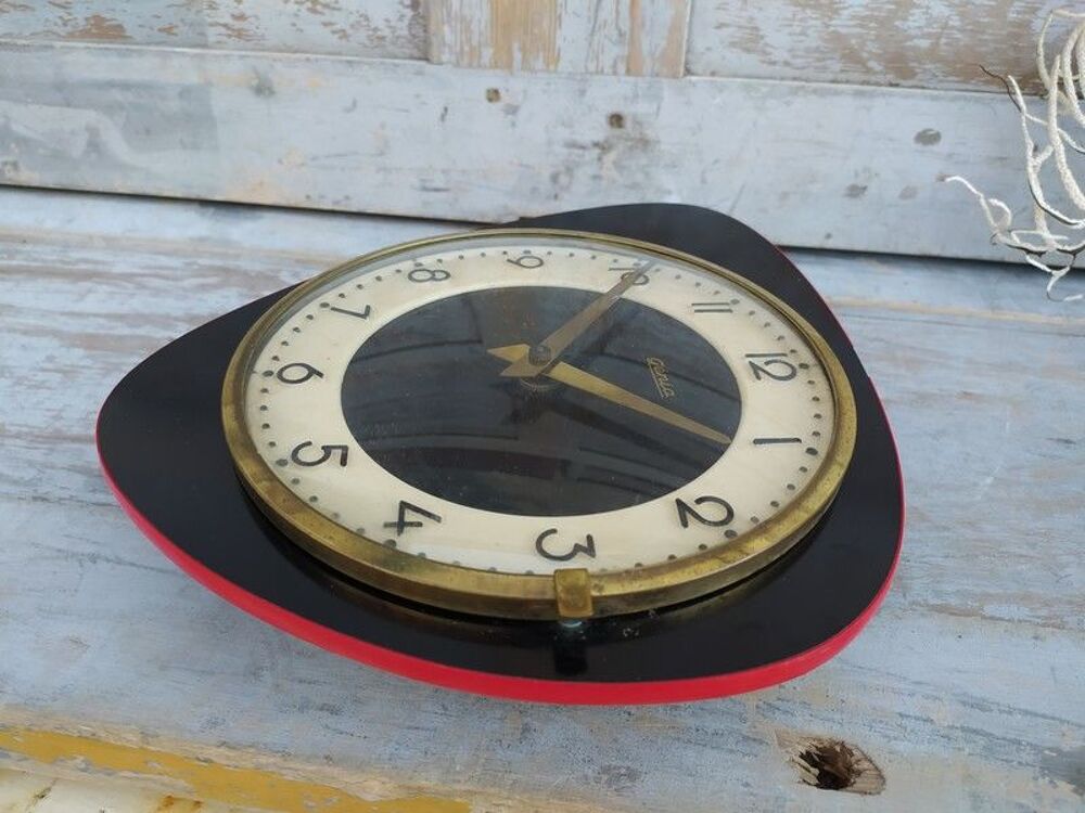 Pendule Murale Vintage G&eacute;nia Formica Noir et Laiton
