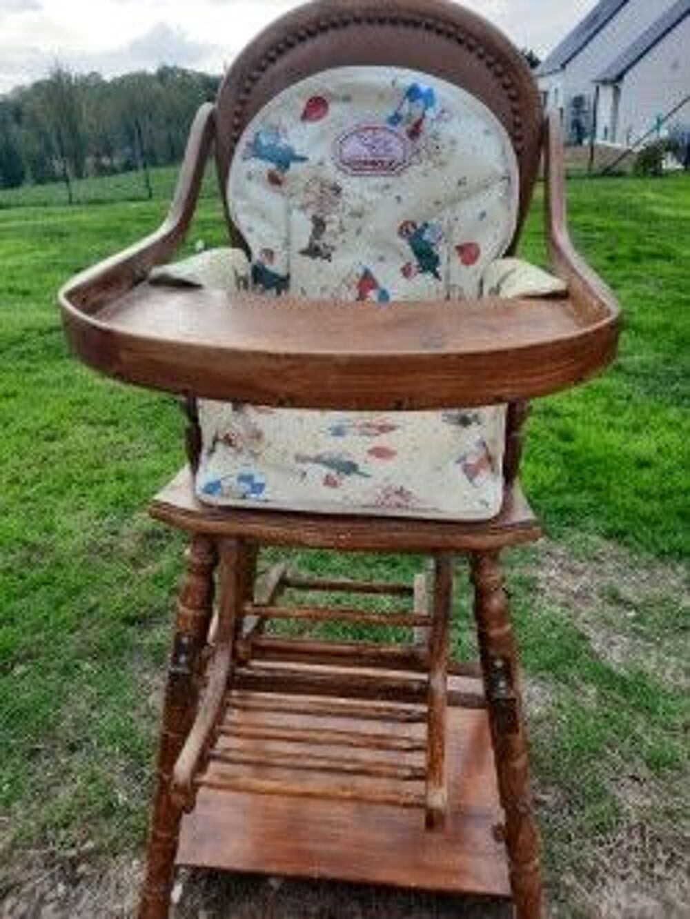 Chaise haute ancienne en bois et assise cuir Puériculture