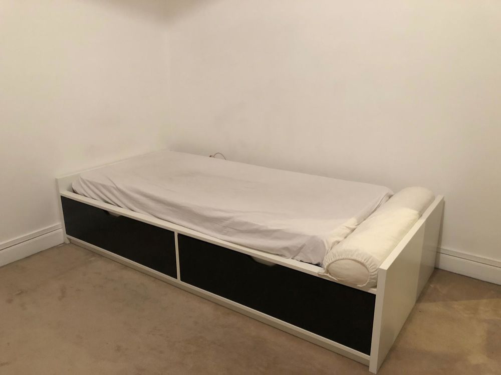 Lit blanc 1 place 90X200+sommier lattes+2 tiroirs noirs Meubles