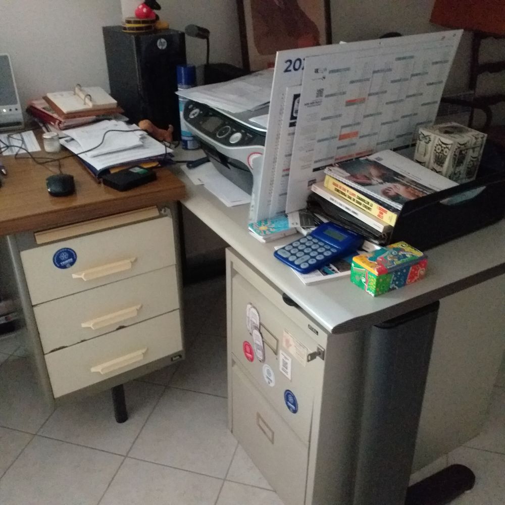 bureau professionnel beige clair dessus marron Meubles