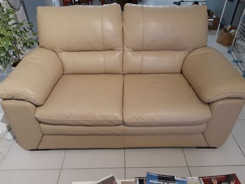 Canap en cuir deux places et fauteuil 350 Viarmes (95)