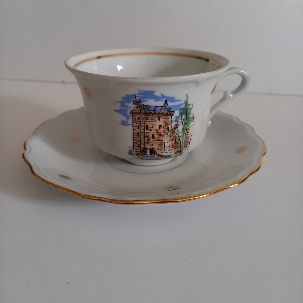 Tasse et sa sous tasse en porcelaine fran&ccedil;aise souvenir du Décoration