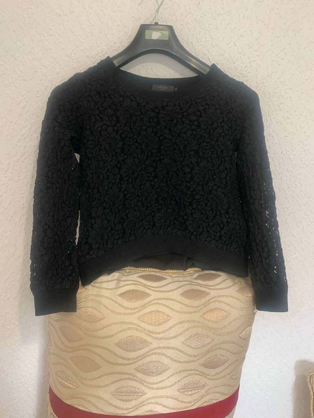 pull noir textur&eacute; de luxe Woman taille S Occasion Vêtements