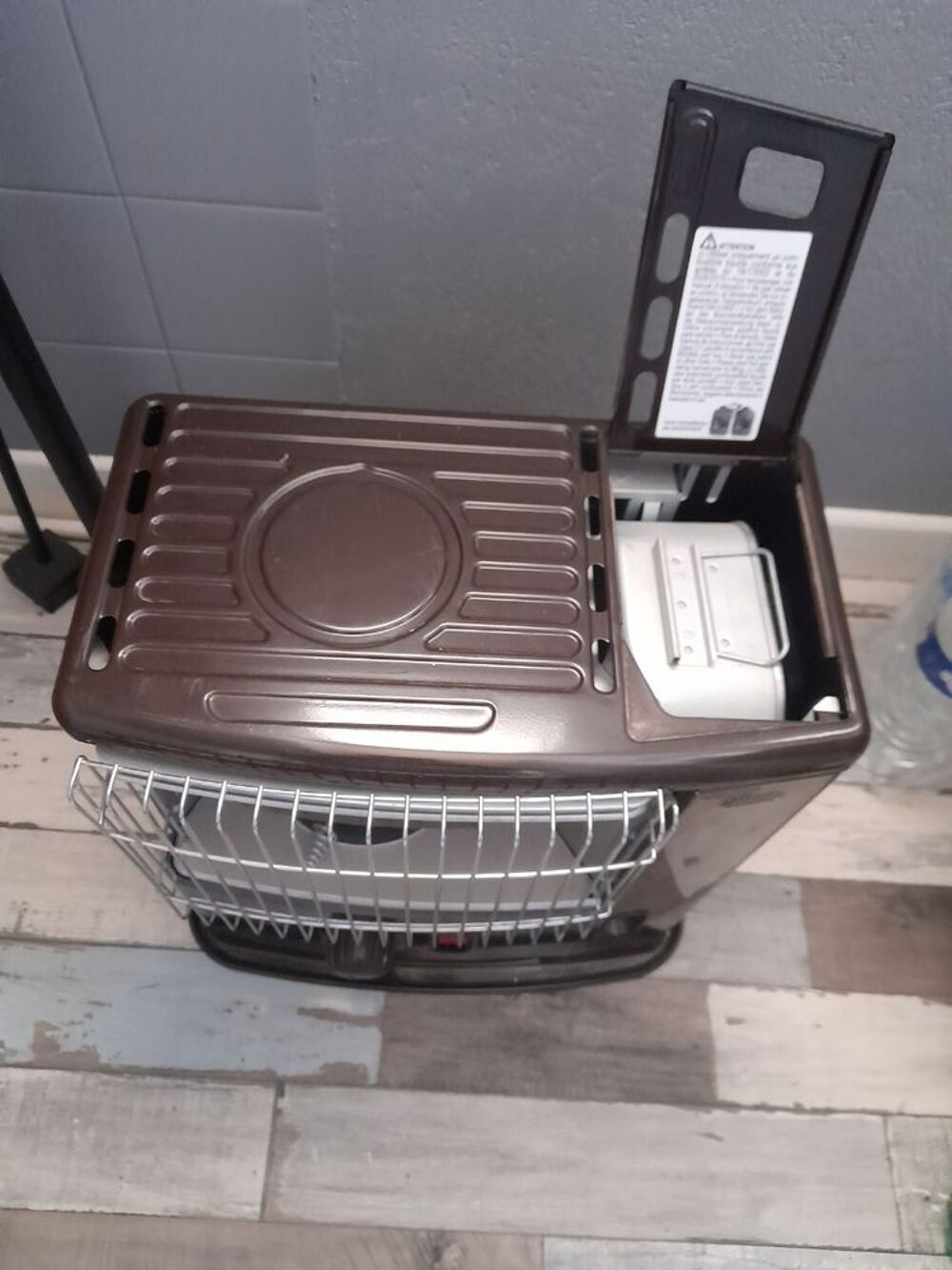 PO&Ecirc;LE A PETROL
Bricolage