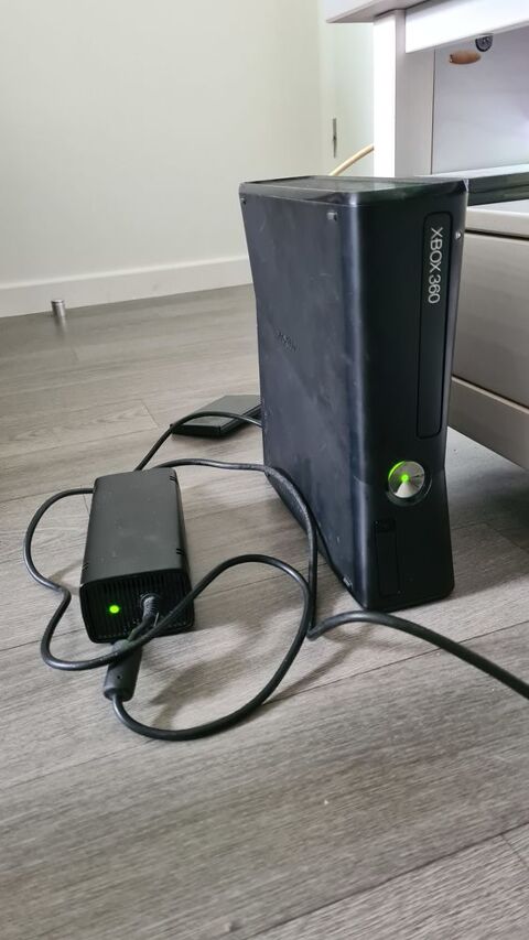 Xbox 360 Slim 4Go craquée + Kinect + 2 manettes 80 Fontainebleau (77)