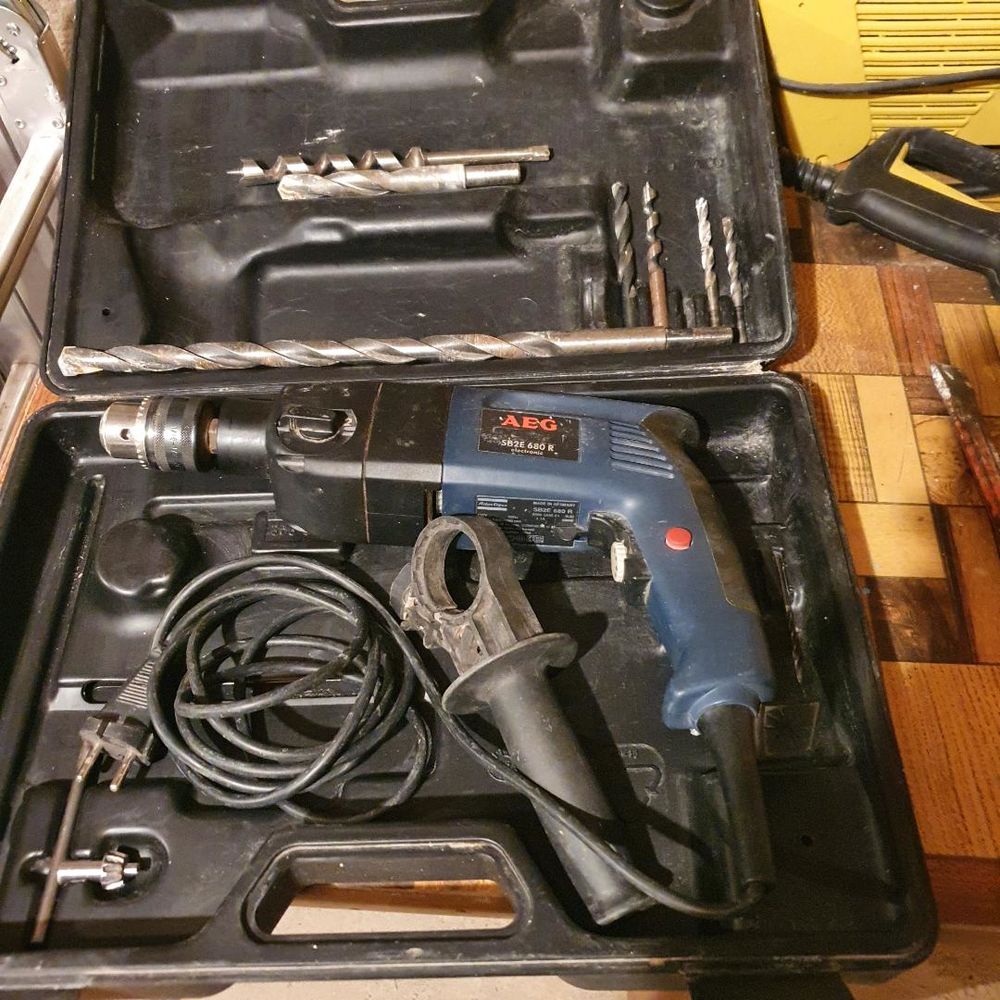 Perceuse percussion AEG SB2E 680 R Bricolage