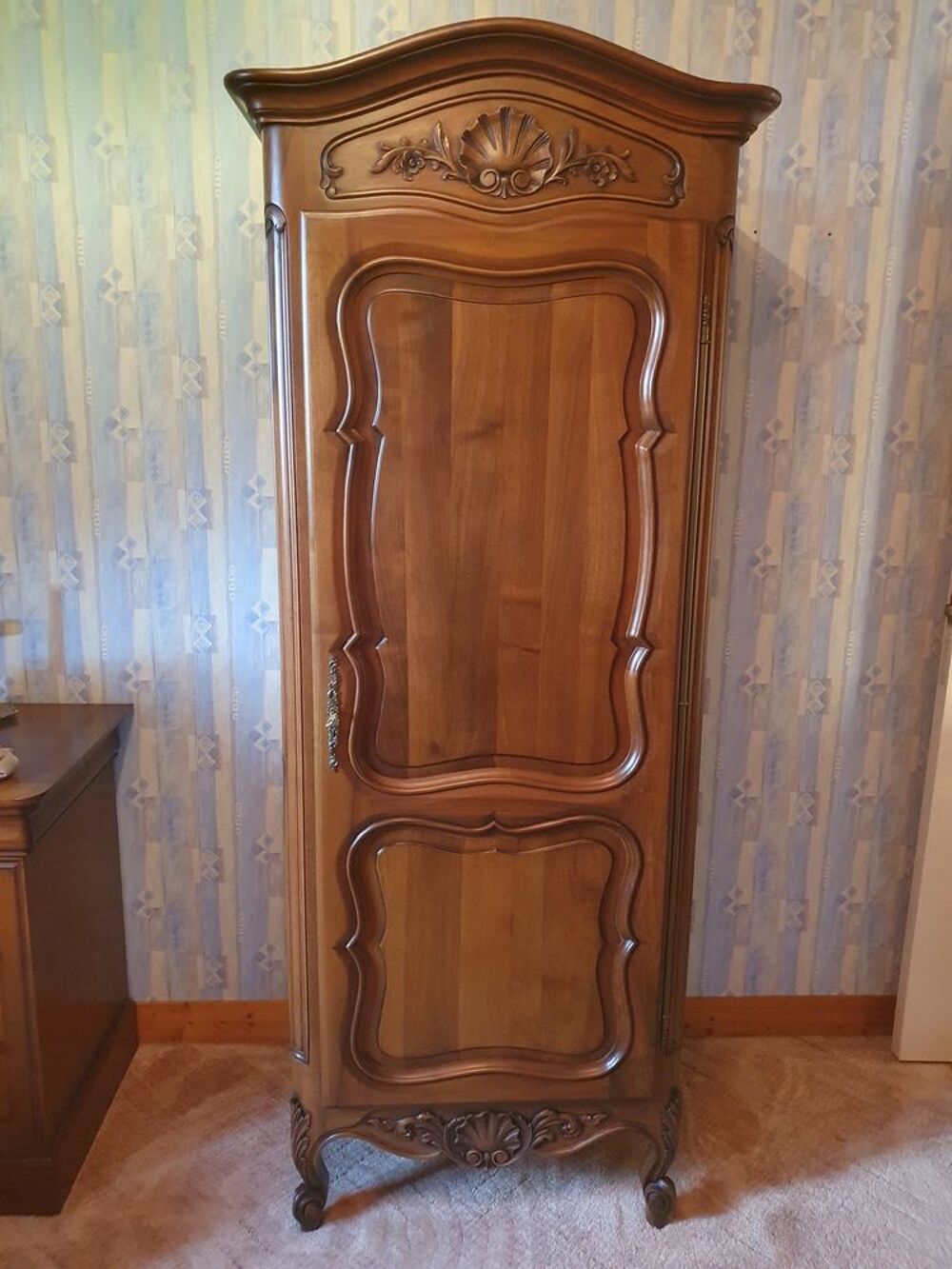 Armoire Bonneti&egrave;re style Louis XV Merisier massif Dcoration