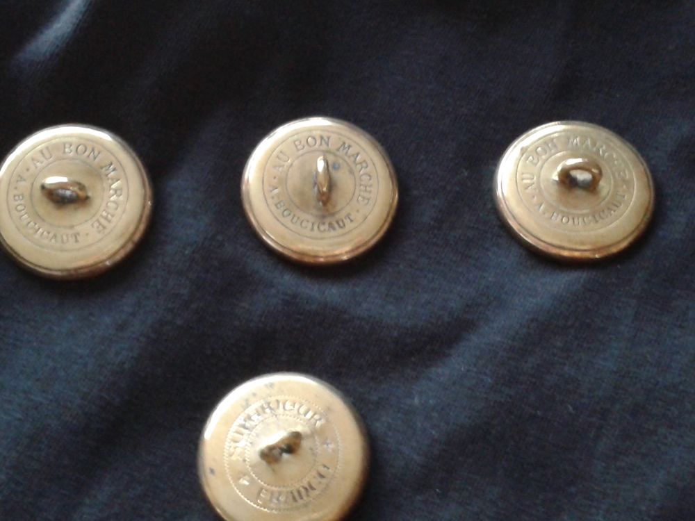 Boutons de livr&eacute;e anciens orn&eacute;s de couronnes 