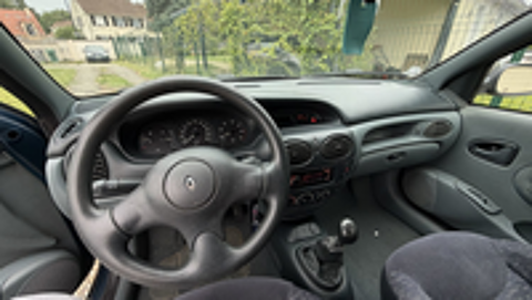 M&eacute;gane Coup&eacute; 1.6ie 1996 occasion 91620 Nozay