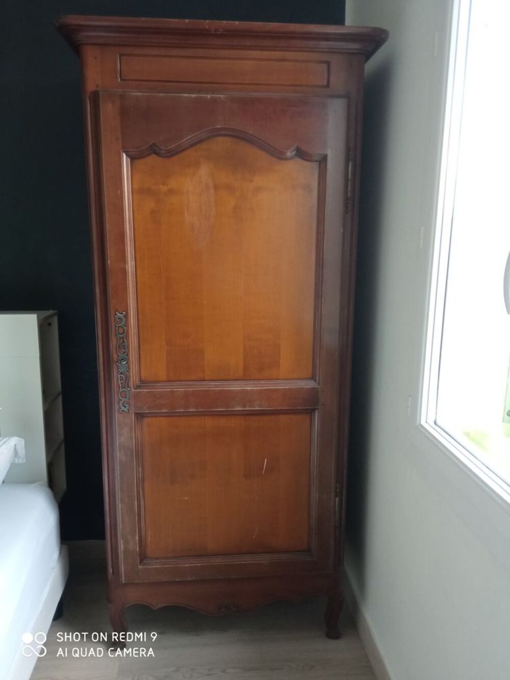 Bonneti&egrave;re style Louis XV merisier massif Meubles