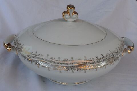 1 soupière en véritable porcelaine sélection France neuve  20 Castries (34)