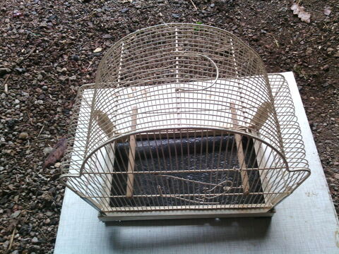 :
cage a oiseaux repeinte toute neuve
soldee a 12e 12 Le Creusot (71)
