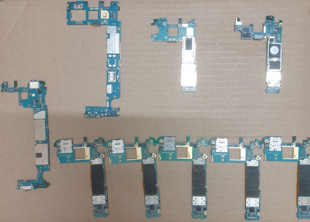 Lot de smartphones Samsung pour pi&egrave;ces 2 Téléphones et tablettes
