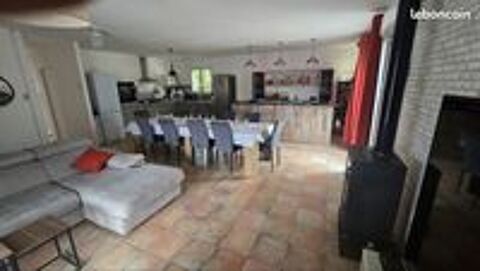   Salon avec bar et cuisine pour anniversaire ou autre 