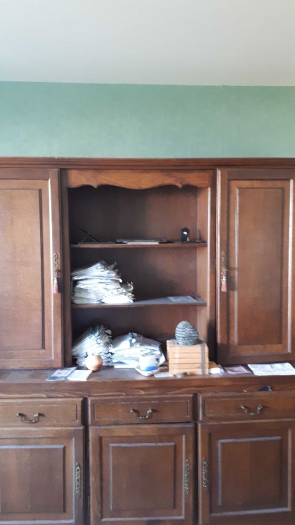 donne cause d&eacute;m&eacute;nagement, grand buffet de salon +lit 1 places avec sommier et matelas Meubles