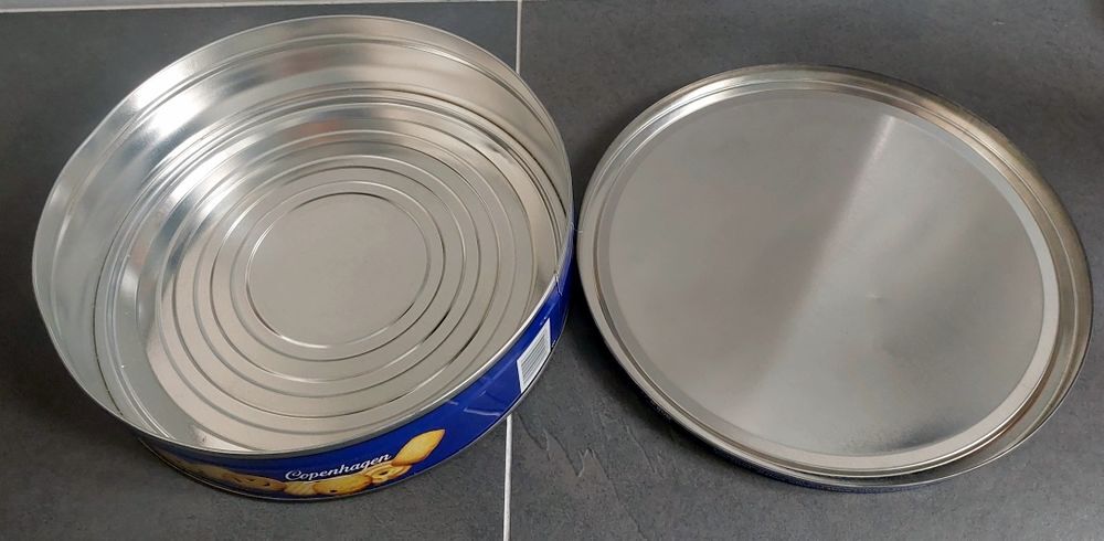 Bo&icirc;tes m&eacute;talliques d&eacute;cor&eacute;es pour conservation de biscuits Décoration