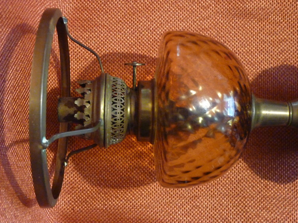 Lampe &agrave; p&eacute;trole ancienne Décoration