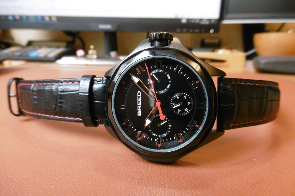 Montre Breed noire NEUVE jamais port&eacute;e Bijoux et montres