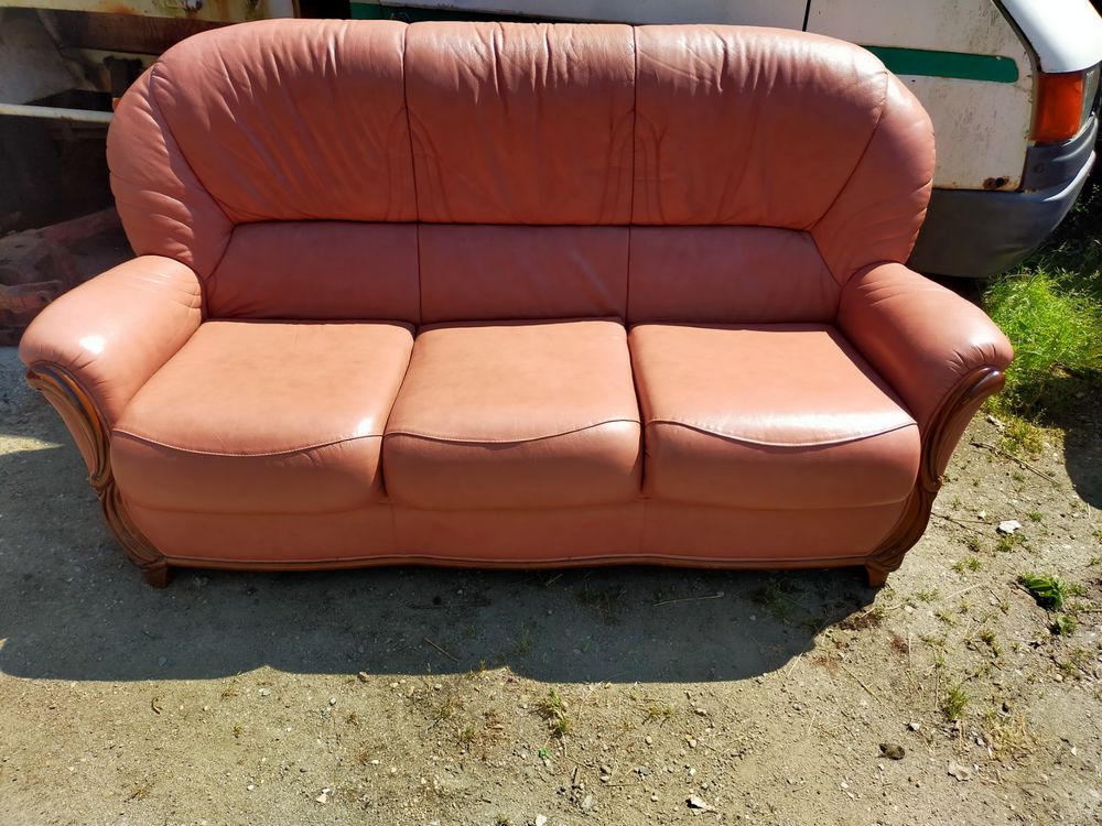 Salon en cuir (chevreau) souple tr&egrave;s bon &eacute;tat couleur saumon Meubles