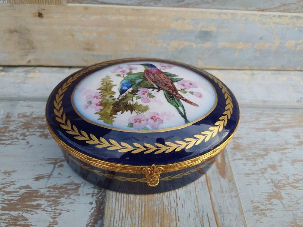 Boite &agrave; Bijoux Porcelaine de Limoges Bleu Cobalt et Bronze Décoration
