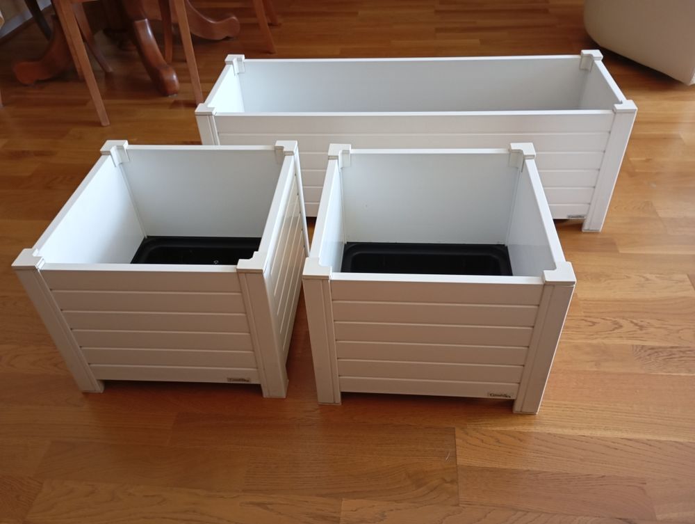 JARDINI&Egrave;RES Grosfillex blanches PVC LOT 93cm et 2x39cm Jardin