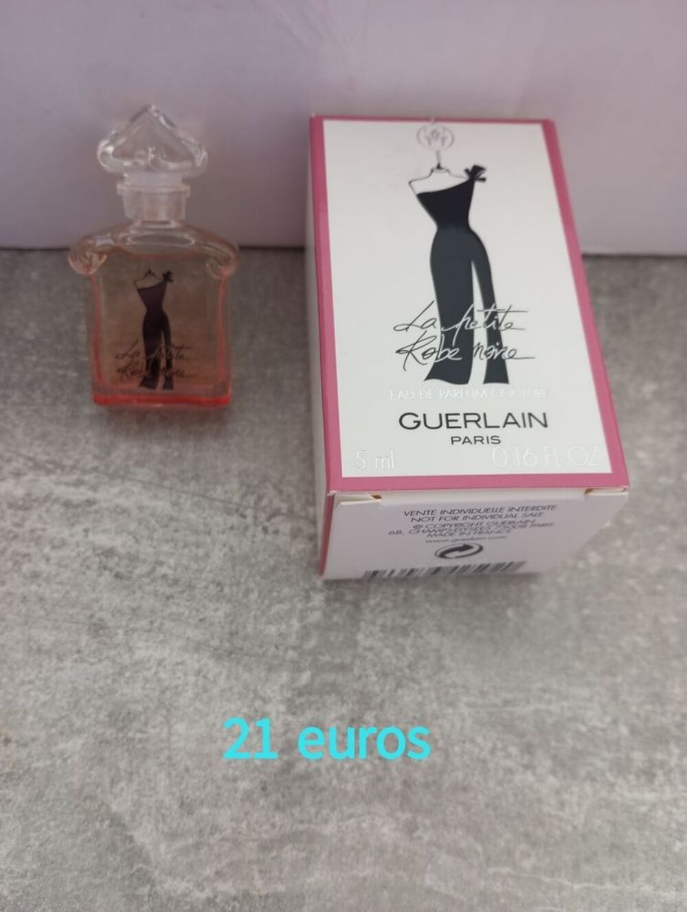 miniature de parfum la petite robe noire 