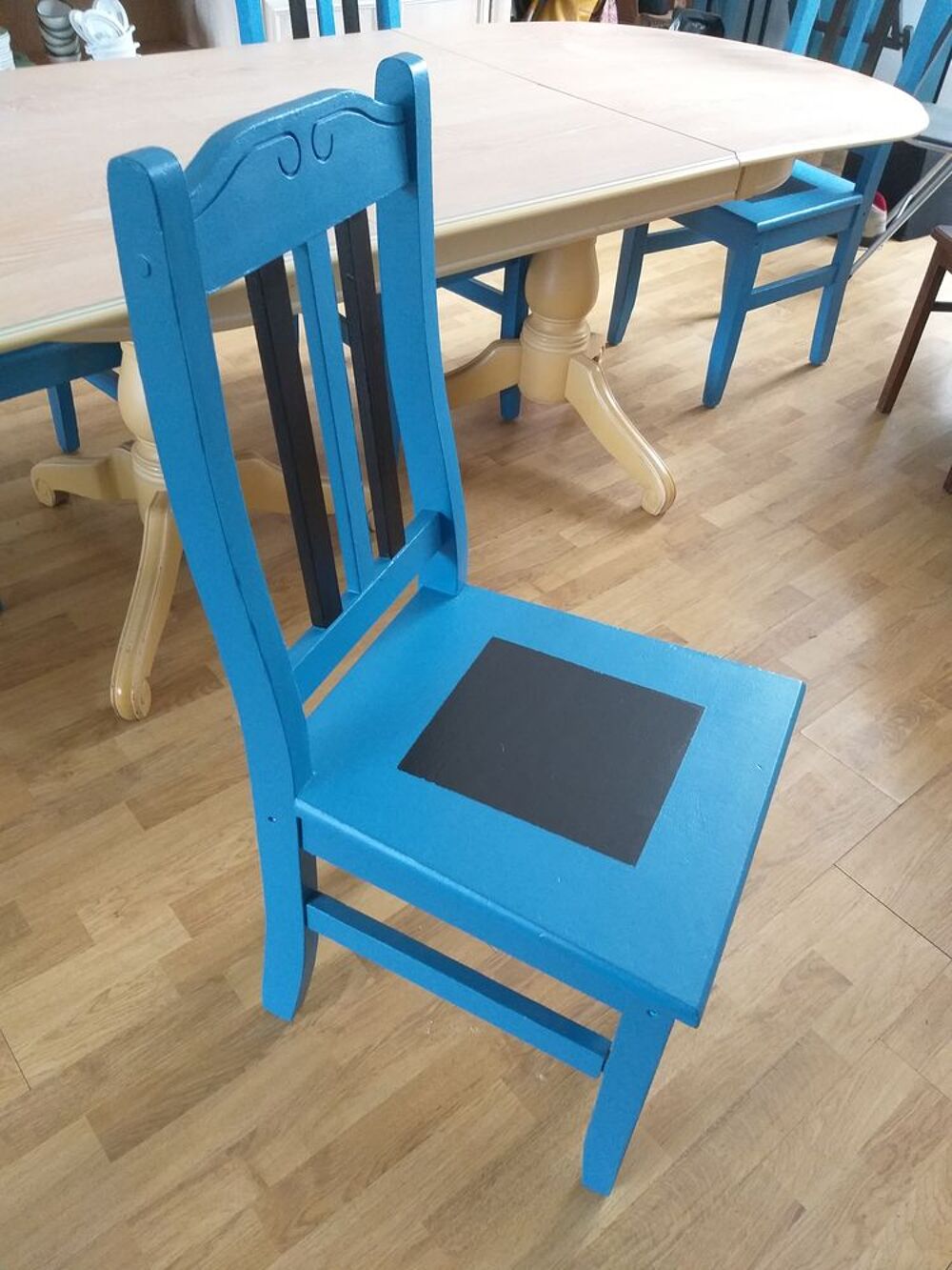 SALLE A MANGER - CAUSE D&Eacute;M&Eacute;NAGEMENT Meubles
