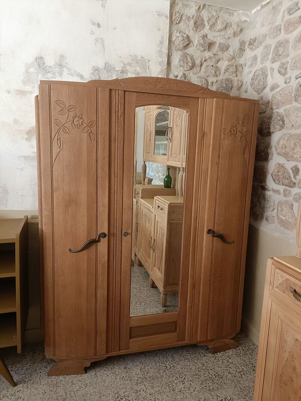 Armoire art d&eacute;co
Meubles