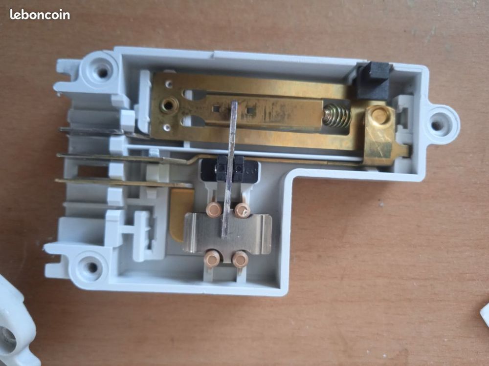 Securite de porte faure machine a laver Electroménager
