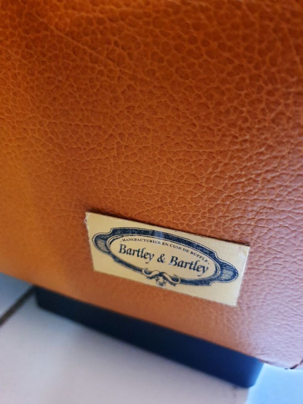 Canap&eacute; en cuir de buffle &eacute;paix Bartley&amp;Bartley Meubles