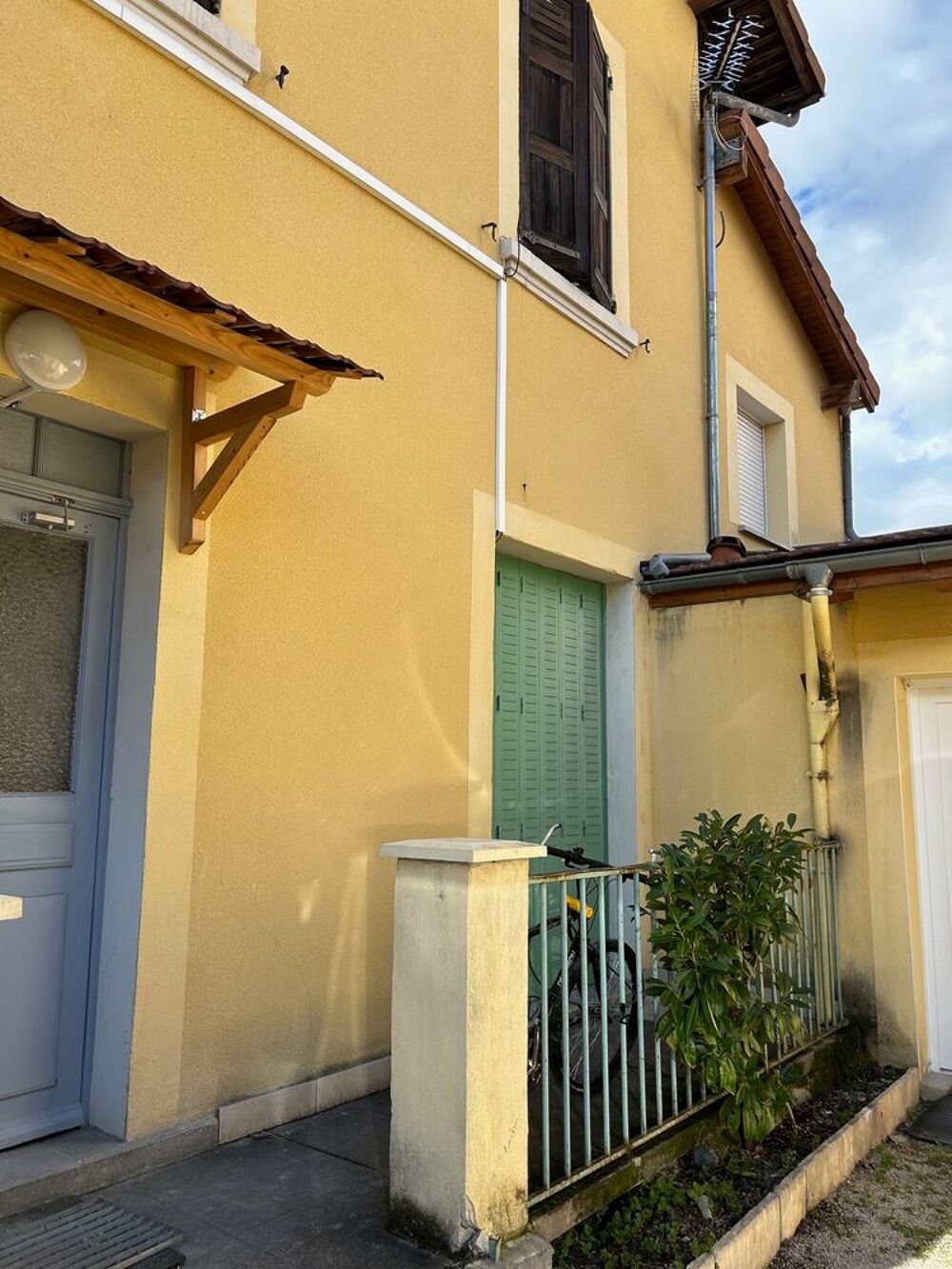 Location Appartement Europole, joli studio en rdc donnant sur cour, avec terrasse Grenoble