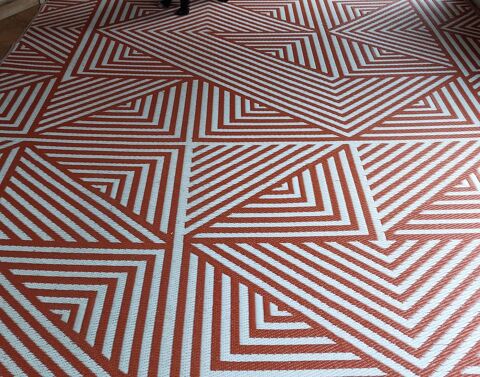 Magnifique tapis synth�tique orange blanc tr�s d�co 120 Boulogne-Billancourt (92)