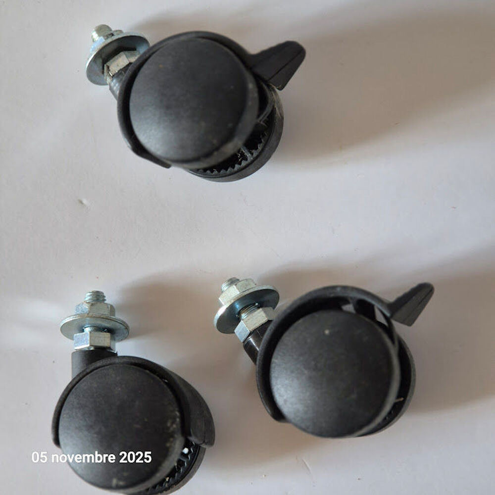 Lot de 4 roulettes dont 2 2 avec frein Bricolage