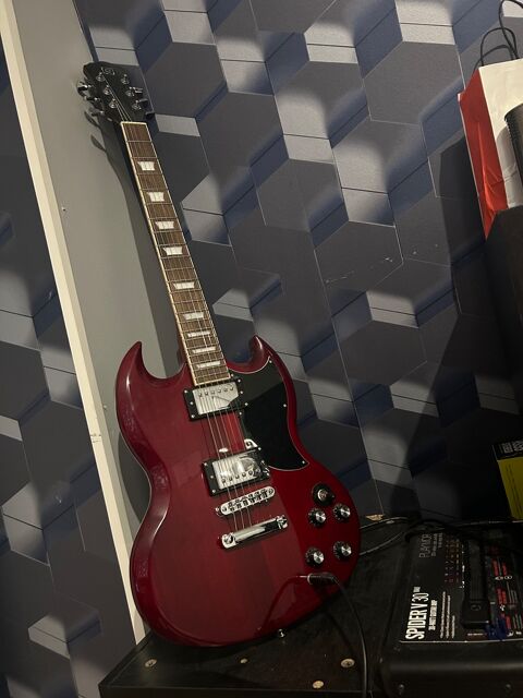 Guitare électrique Oqan + Ampli Line6 Spider30 + Cables 400 Bailleul (59)