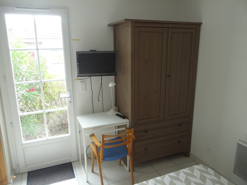 Location Appartement STUDIO  ÉTUDIANT meublé T1 à ROYAN centre dans villa neuve Royan