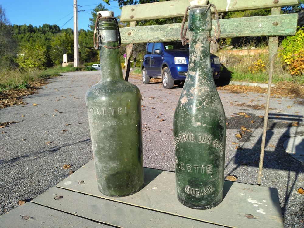 Anciennes bouteilles en verre Dcoration