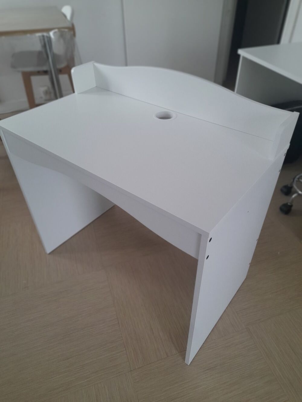 Bureau enfant + 1 chaise r&eacute;glable Ikea tr&egrave;s bon &eacute;tat Mobilier enfants