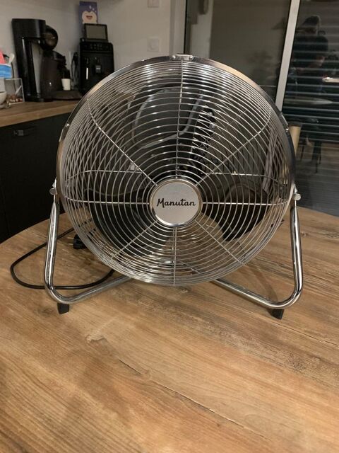 Brasseur d' air  \'\' Manutan \' en m�tal chrom� 60 Saleilles (66)