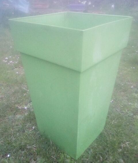 pot de fleur haut carr� 10 Beauchamp (95)
