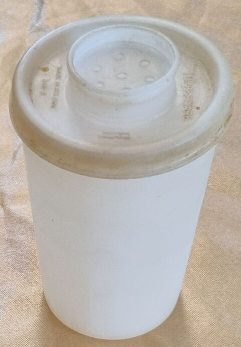 Sali�re Tupperware vintage des ann�es 50 en parfait �tat 0 Le Roc-Saint-Andr� (56)