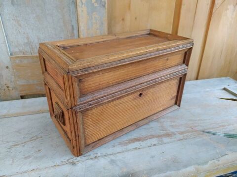 Boite Coffre en Bois Pitchpin Art Populaire Montagne XIXème 0 Loches (37)