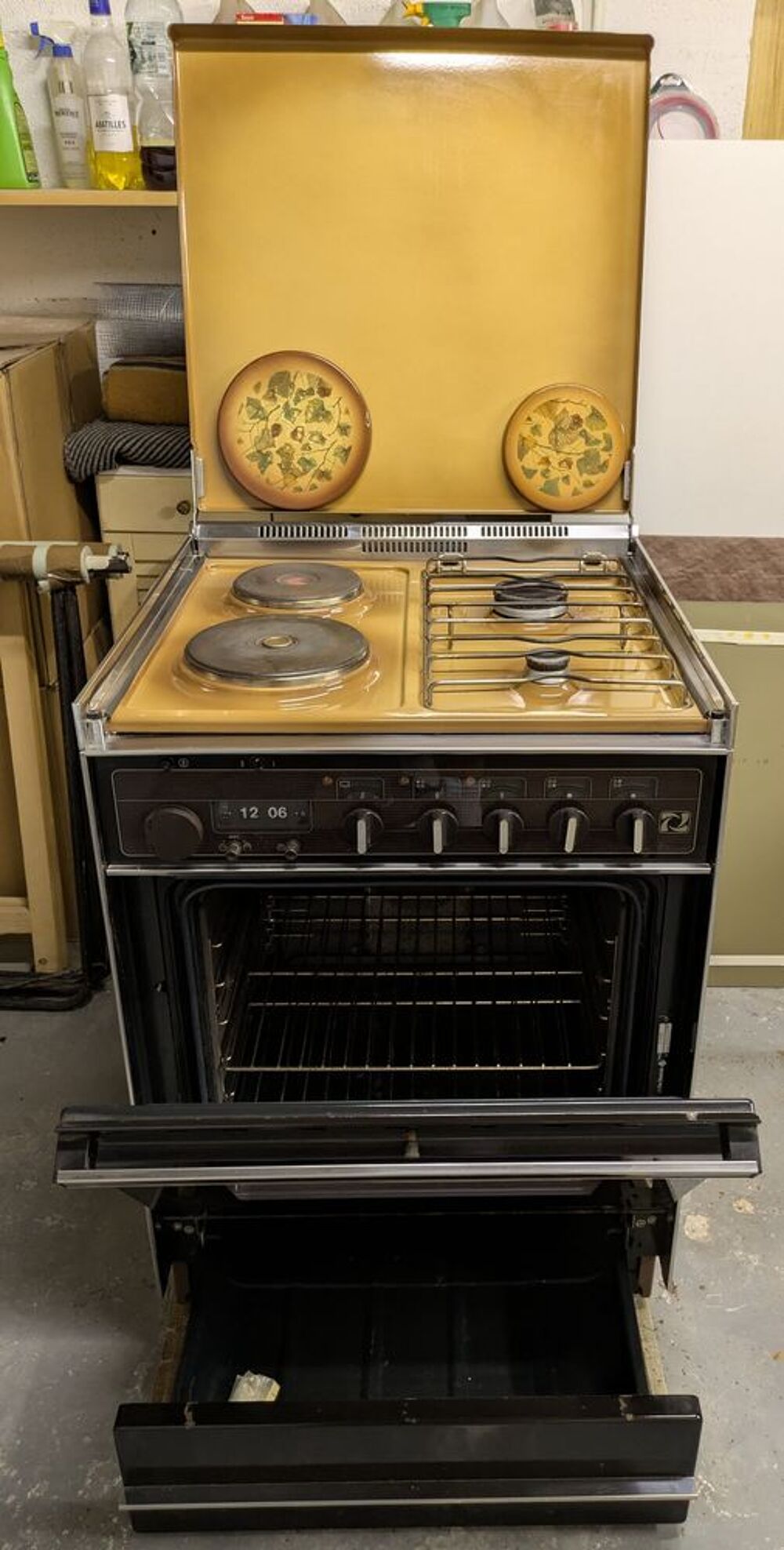Cuisini&egrave;re De Dietrich mixte gaz et &eacute;lectrique fonctionnelle Electroménager
