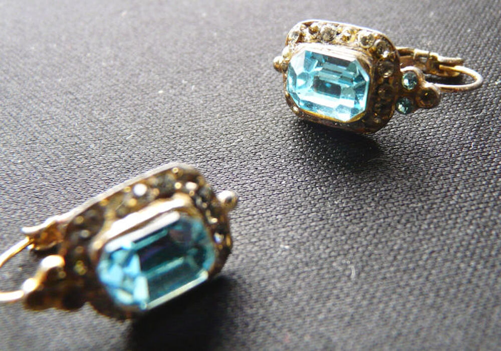 Paire de Boucles d'Oreilles de 2 Topazes Bleues 19i&egrave;me Or Bijoux et montres