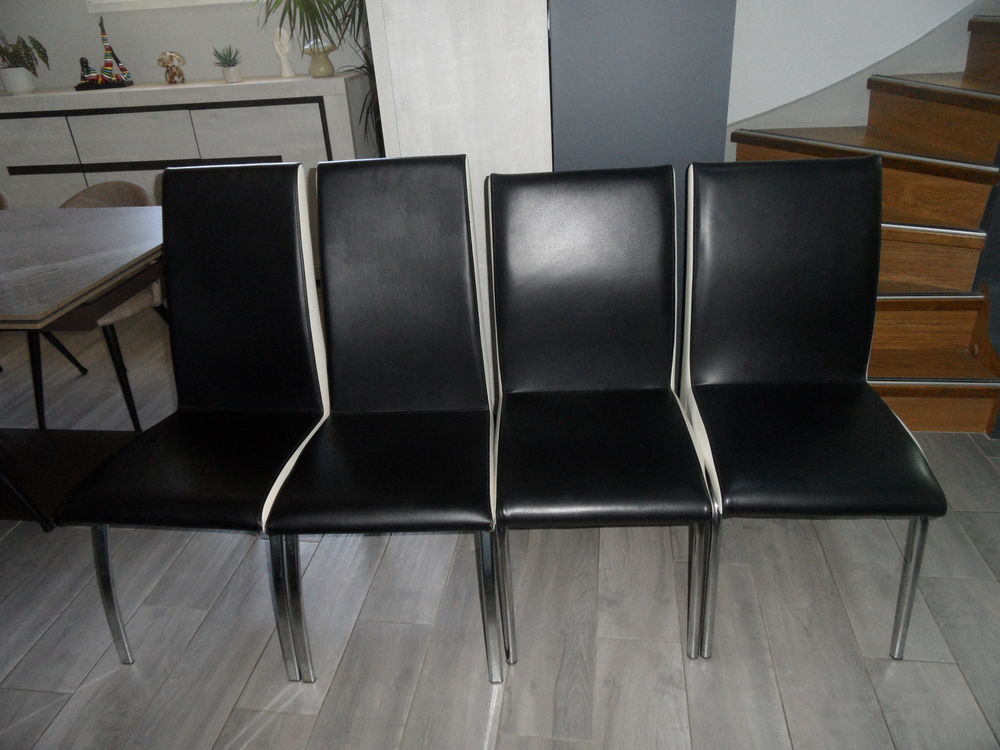 Lot de chaises de tr&egrave;s belle qualit&eacute; et tr&egrave;s beau design Meubles